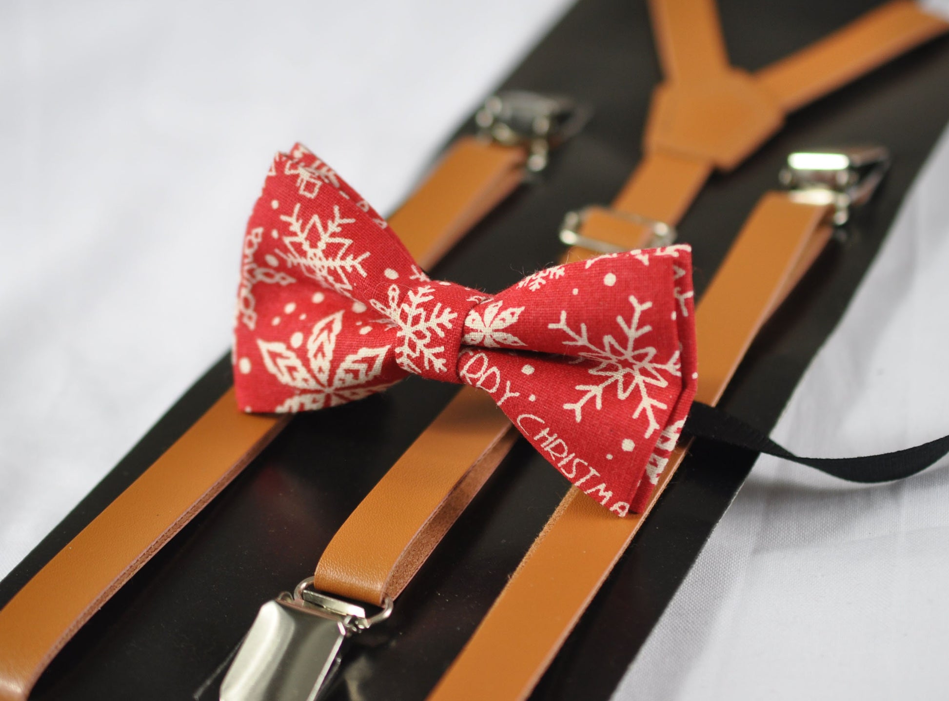 White Snowflake Red Christmas Xmas Cotton Bow tie + Tan Faux Leather Suspenders Braces Baby infant / Kids Boy / Youth Teenage / Adult Men