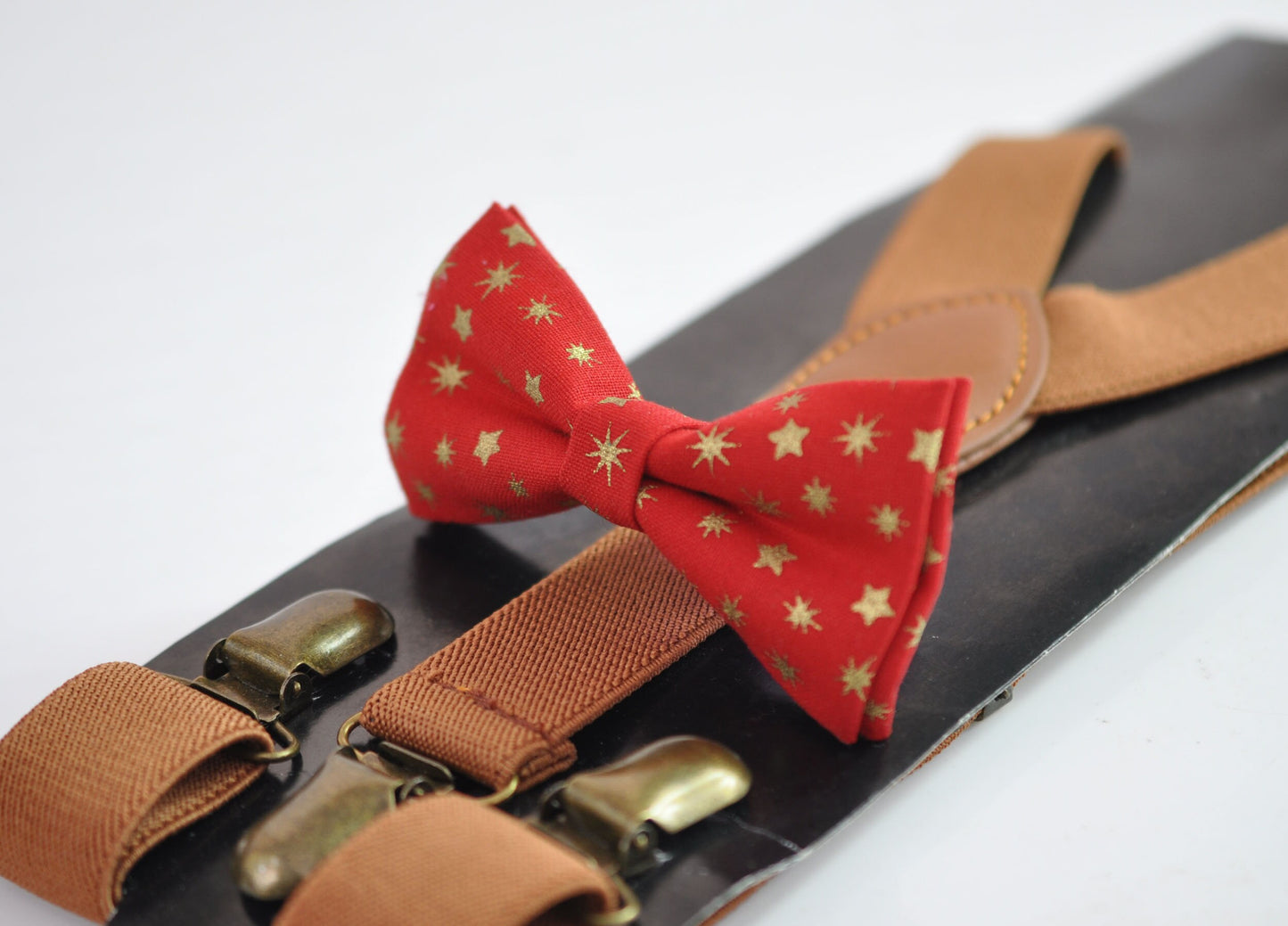 Xmas Christmas Gold Snowflake Stars Red Bow tie + Tan Brown Elastic Suspenders Braces for Men / Youth/ Boys Kids / Baby Infant Toddler