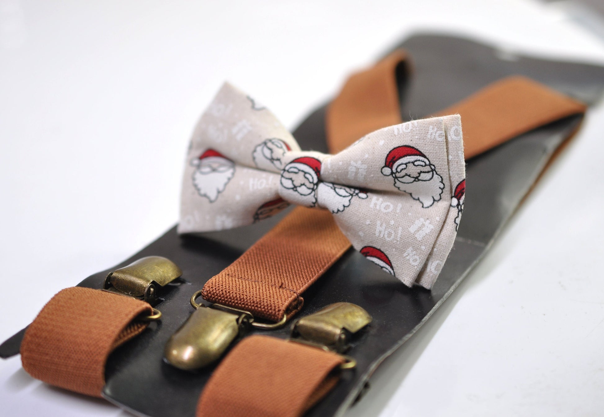 Santa Print Christmas Xmas Cotton Bow tie Bowtie + Tan Brown Elastic Suspenders Braces for Men / Youth/ Boys Kids / Baby Infant Toddler