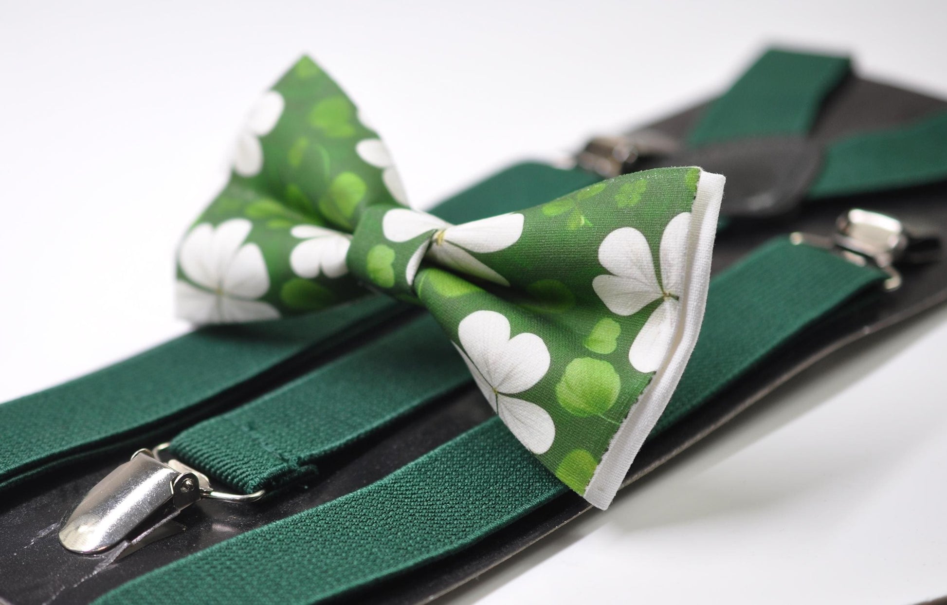 Happy St Patrick’s Day Green Clover Three-leaf Clovers Bow tie + GREEN Suspenders Braces for Men / Youth / Boy Kids / Baby Infant Toddler