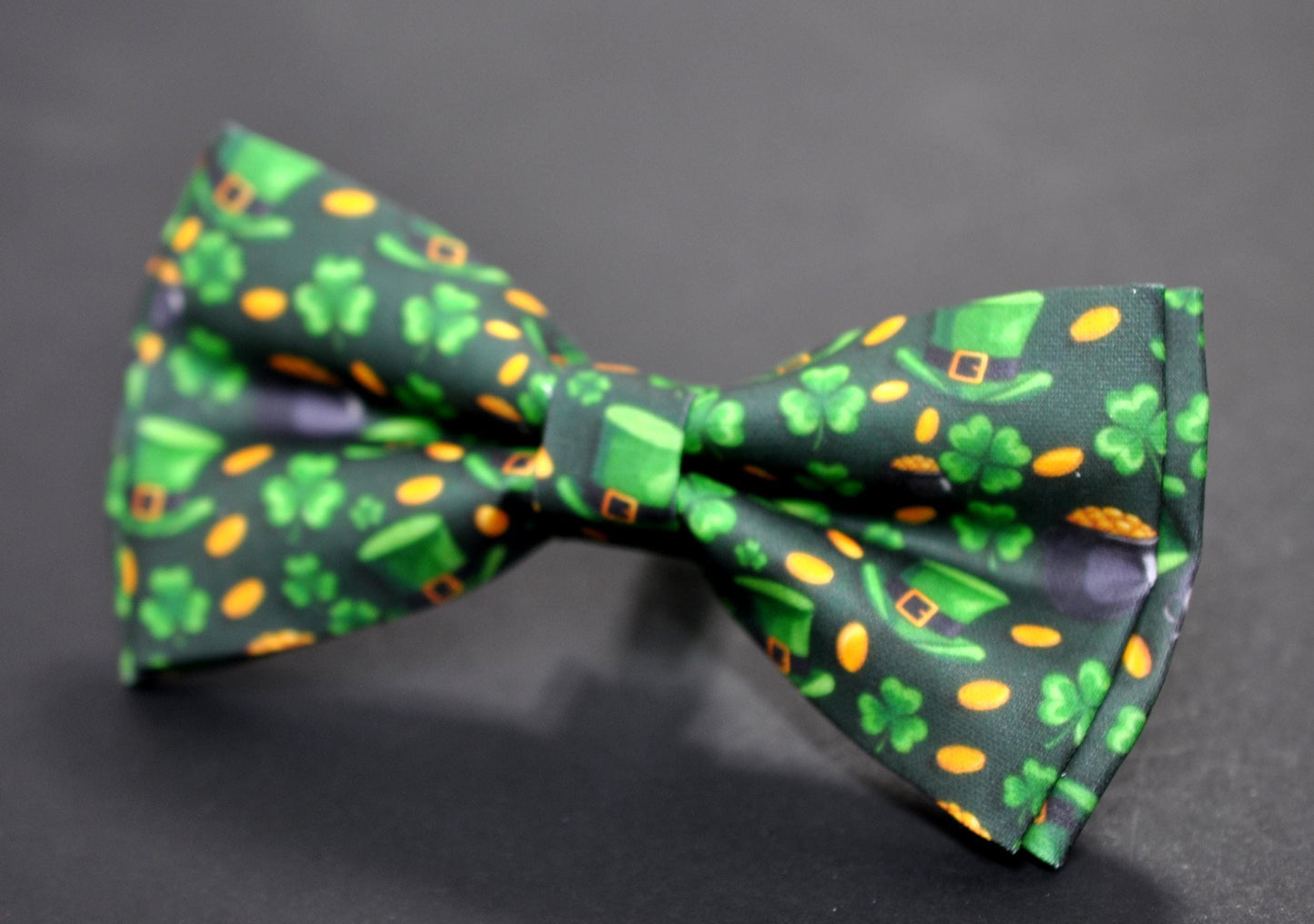 Happy St Patrick’s Day Green Clover Four-leaf Clovers Bow tie + Black Suspenders Braces for Men / Youth / Boy Kids / Baby Infant Toddler