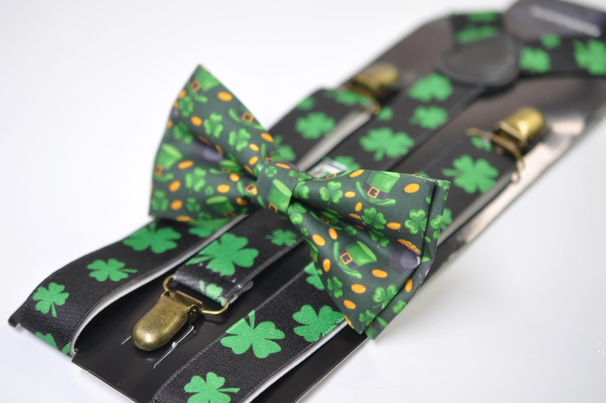 Happy St Patrick’s Day Green Clover Four-leaf Clovers Bow tie + Black Suspenders Braces for Men / Youth / Boy Kids / Baby Infant Toddler
