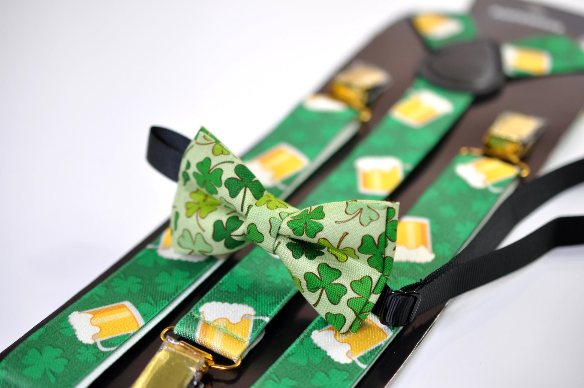Happy St Patrick’s Day Green Clover Four-leaf Clovers Bow tie + Beer Mugs Suspenders Braces Men /Youth/ Boy Kids / Baby Infant Toddler