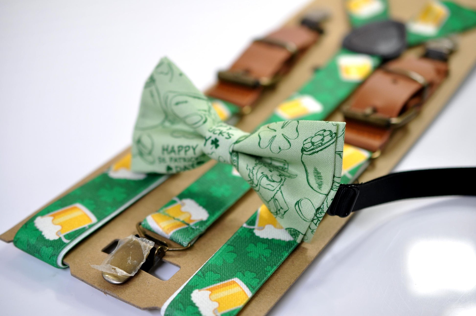 Happy St Patrick’s Day Green Clover Four-leaf Clovers Bow tie + Beer Mugs Suspenders Braces Men /Youth/ Boy Kids / Baby Infant Toddler