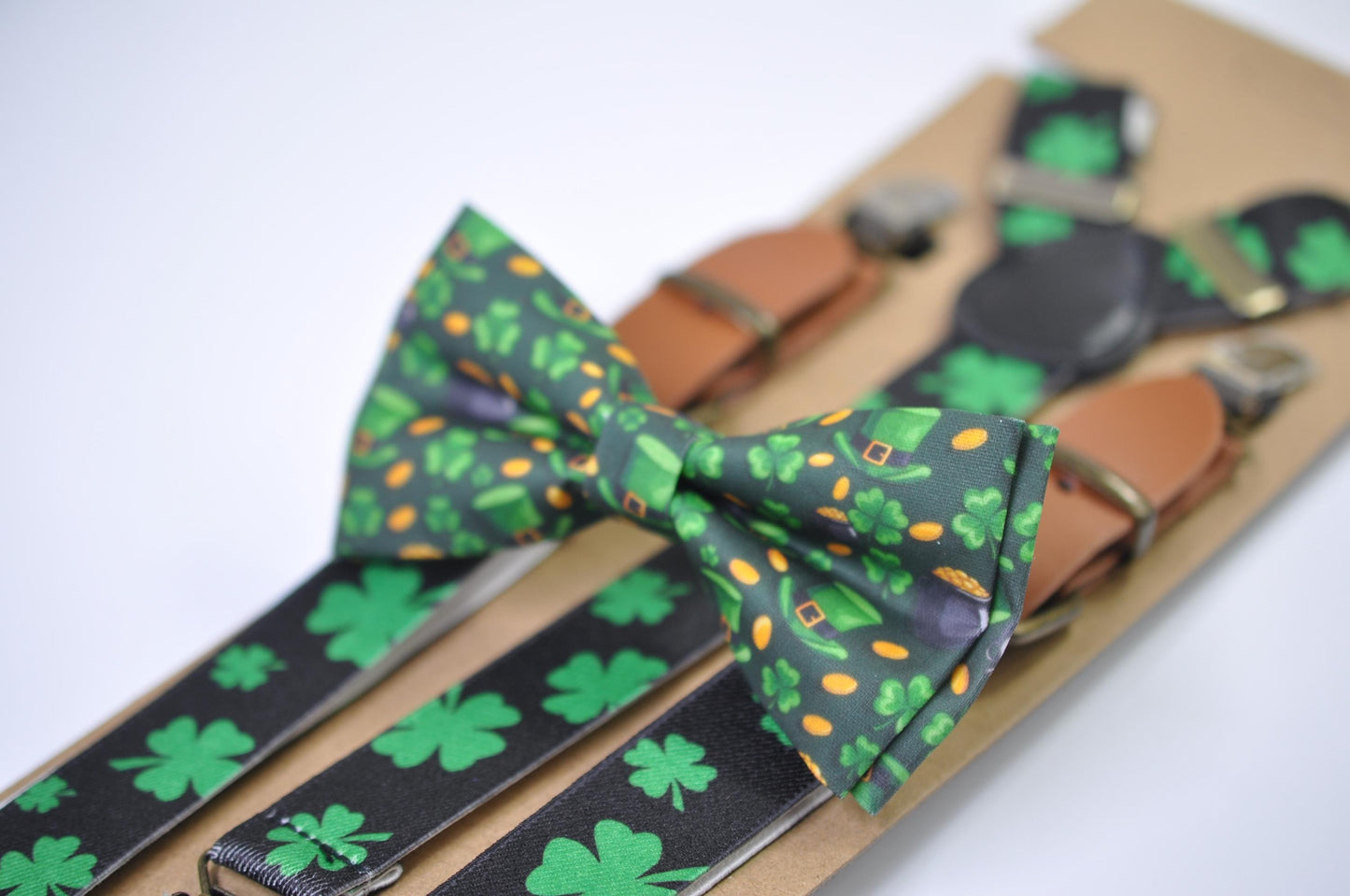 Happy St Patrick’s Day Green Clover Four-leaf Clovers Bow tie + Black Suspenders Braces for Men / Youth / Boy Kids / Baby Infant Toddler