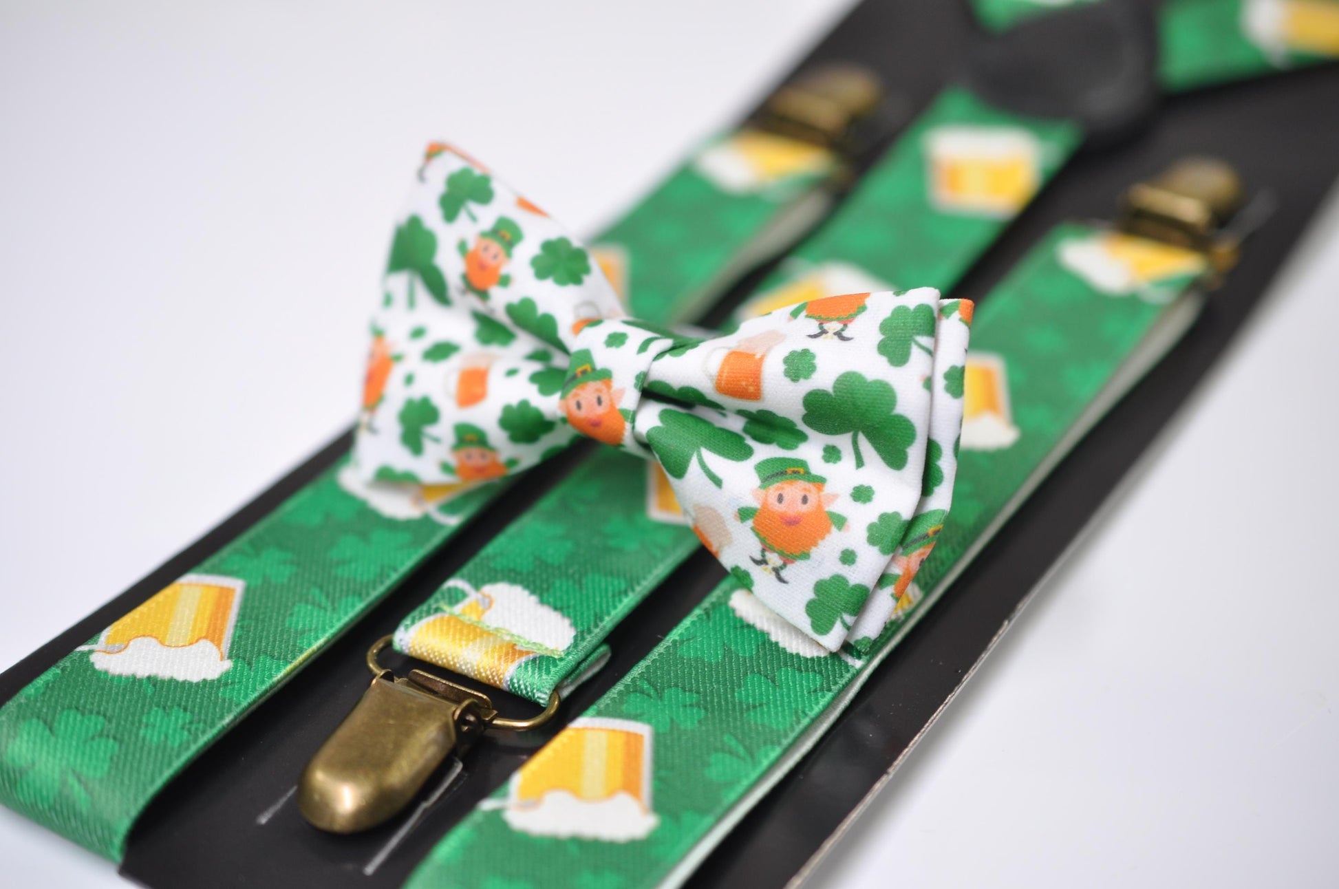 Happy St Patrick’s Day Leprechaun and Shamrock Clovers Bow tie + Beer Mugs Suspenders Braces Men /Youth/ Boy Kids / Baby Infant Toddler