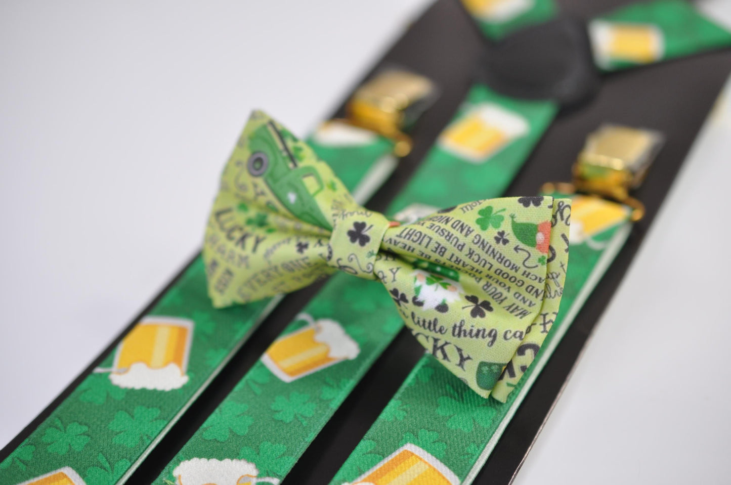 Happy St Patrick’s Day Leprechaun Shamrock Lucky Clovers Bow tie + Beer Mugs Suspenders Braces Men /Youth/ Boy Kids / Baby Infant Toddler
