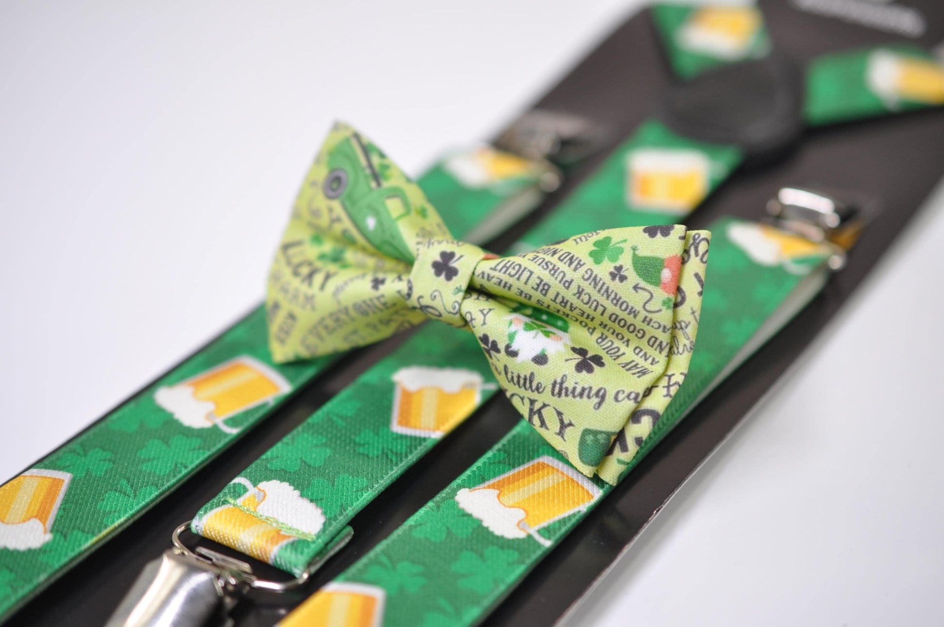 Happy St Patrick’s Day Leprechaun Shamrock Lucky Clovers Bow tie + Beer Mugs Suspenders Braces Men /Youth/ Boy Kids / Baby Infant Toddler
