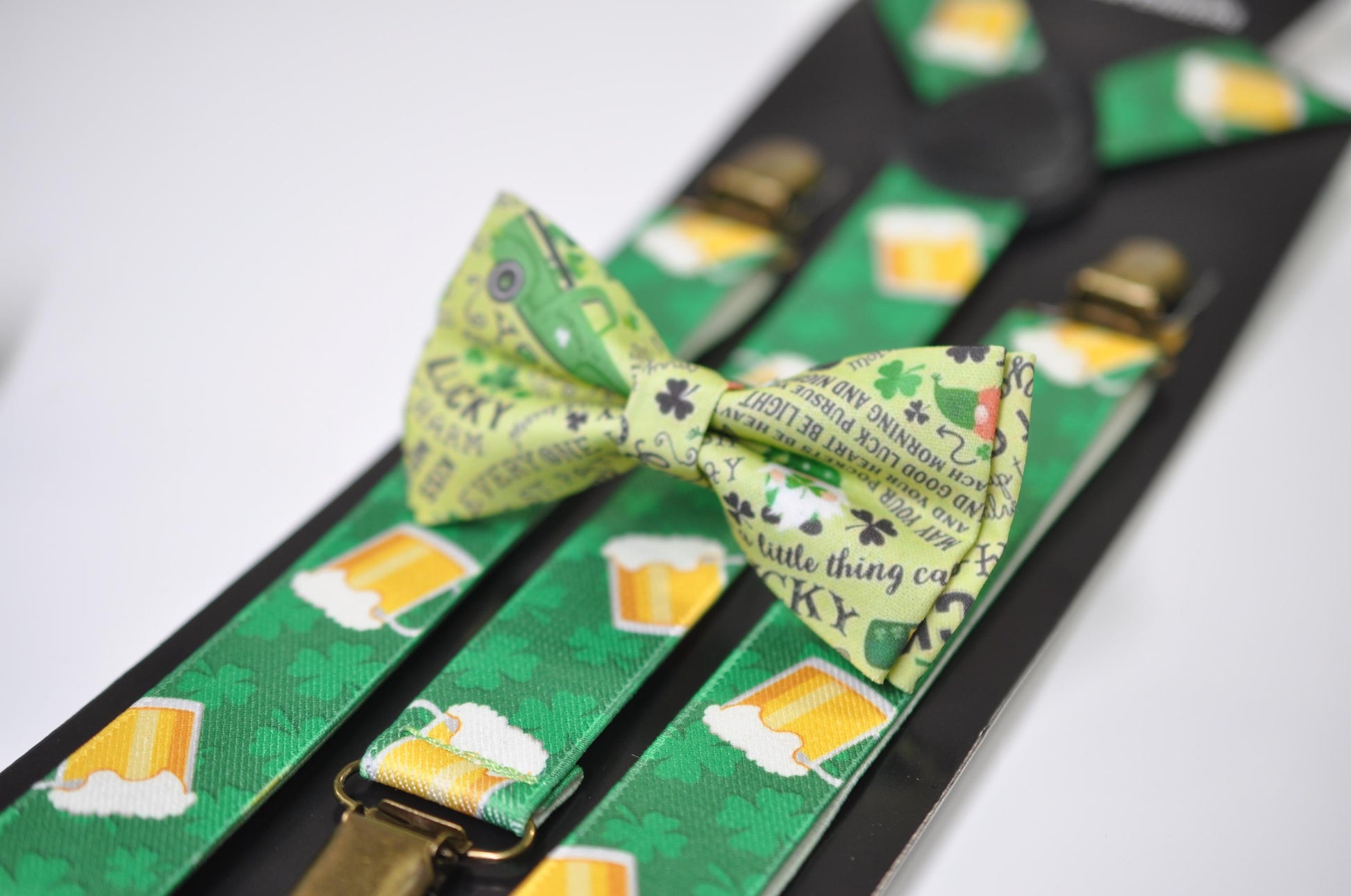 Happy St Patrick’s Day Leprechaun Shamrock Lucky Clovers Bow tie + Beer Mugs Suspenders Braces Men /Youth/ Boy Kids / Baby Infant Toddler