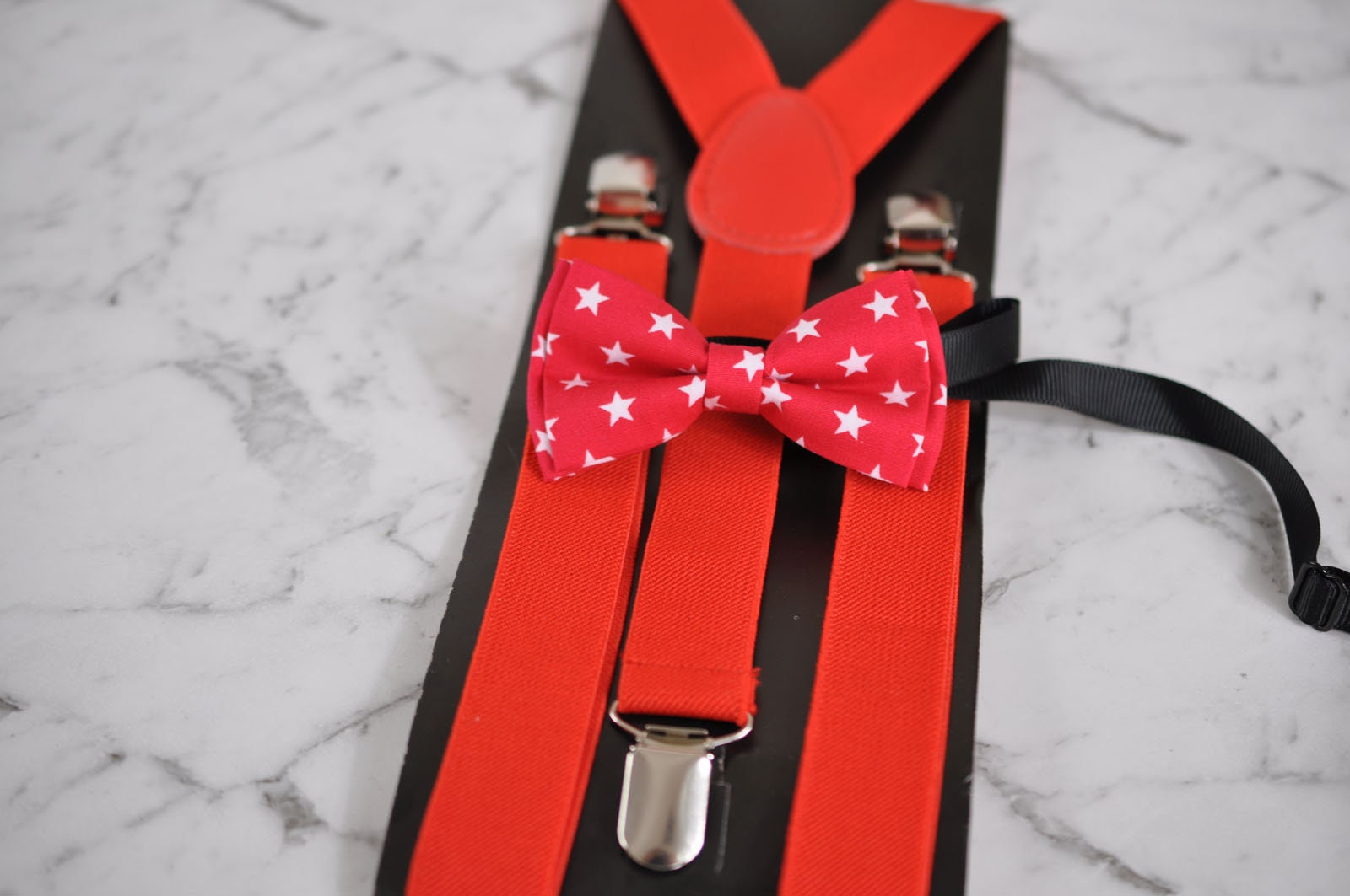 BOY KIDS Baby Infant Red Clip-on Braces Elastic Suspenders + 100% Cotton Red White Stars Bowtie Bow Ties Fits 1-6 Years Old