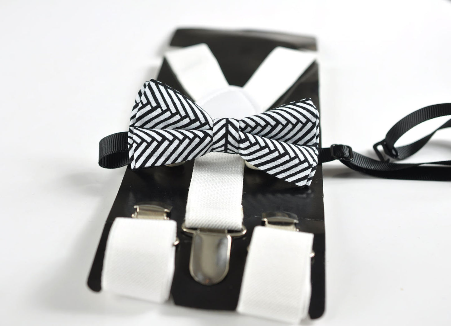 Boy Kids Page Boy BLACK WHITE Fishbone Stripes Pattern Cotton Bow Tie + White Solid Suspenders Braces Set Fits 1-6 Years Old Wedding Party