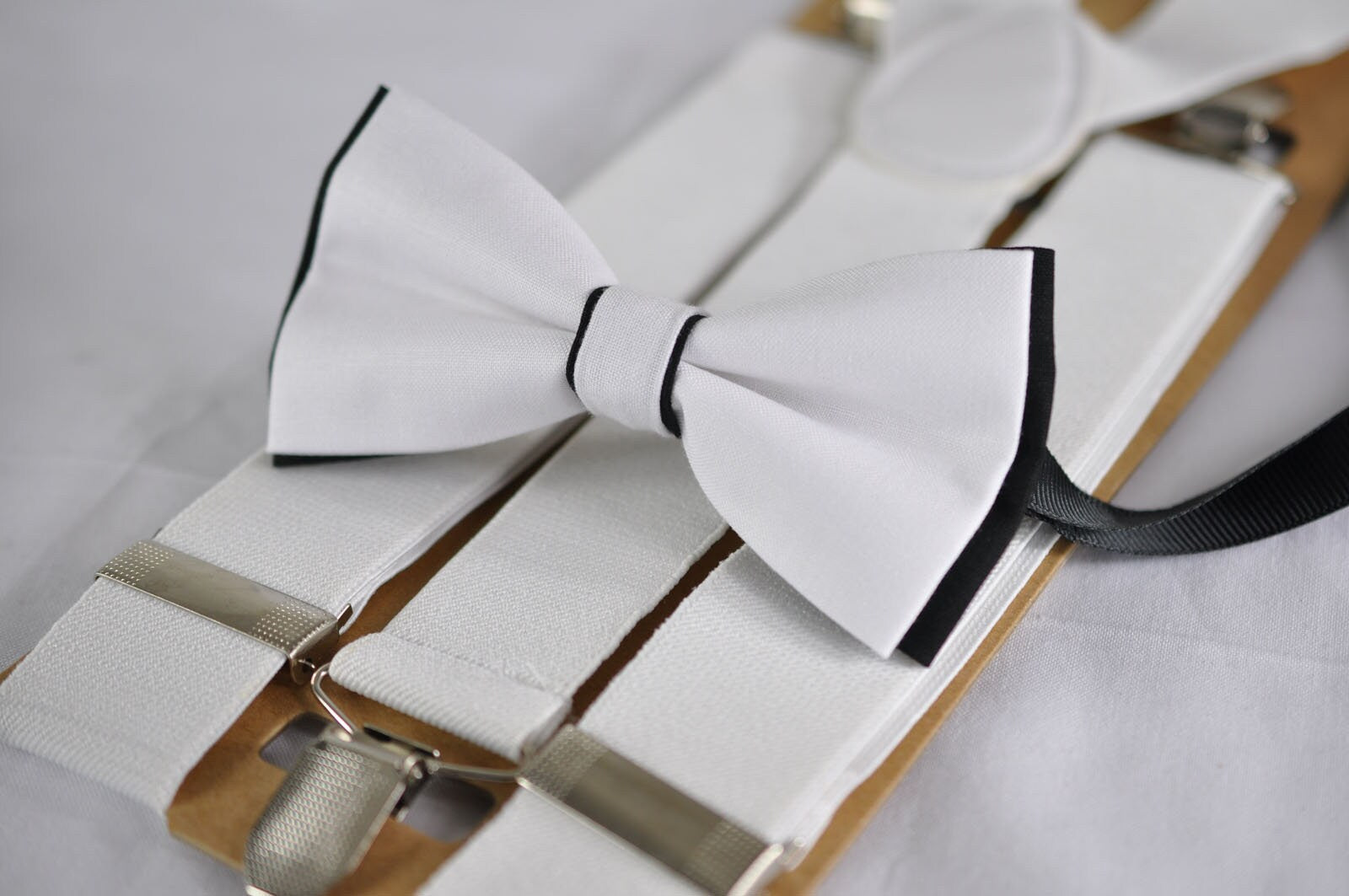 Men 100% Cotton White and Black Pretied Bow Tie Bowtie + 35mm Wide Y-Back White Elastic Suspenders Braces Groome Wedding