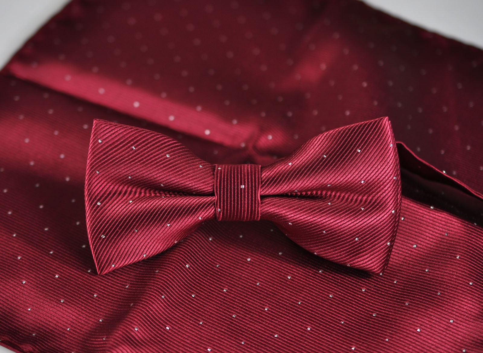 Mens Wine Red Burgundy Dark Red Yarn-dyed Polyester Silk Bow Tie and Pocket Square Hanky Handkerchief Dots Pattern for Wedding Party