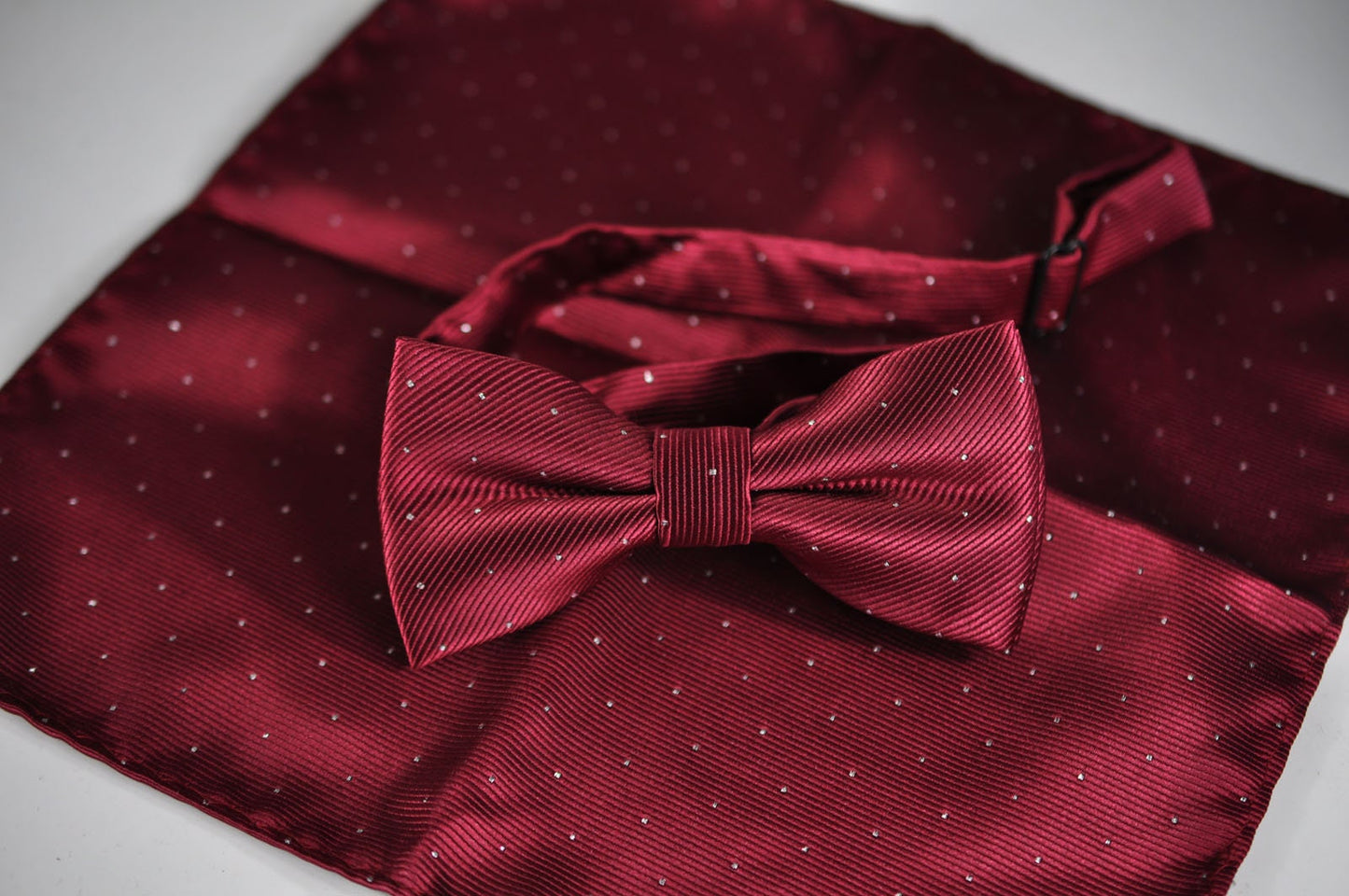 Mens Wine Red Burgundy Dark Red Yarn-dyed Polyester Silk Bow Tie and Pocket Square Hanky Handkerchief Dots Pattern for Wedding Party