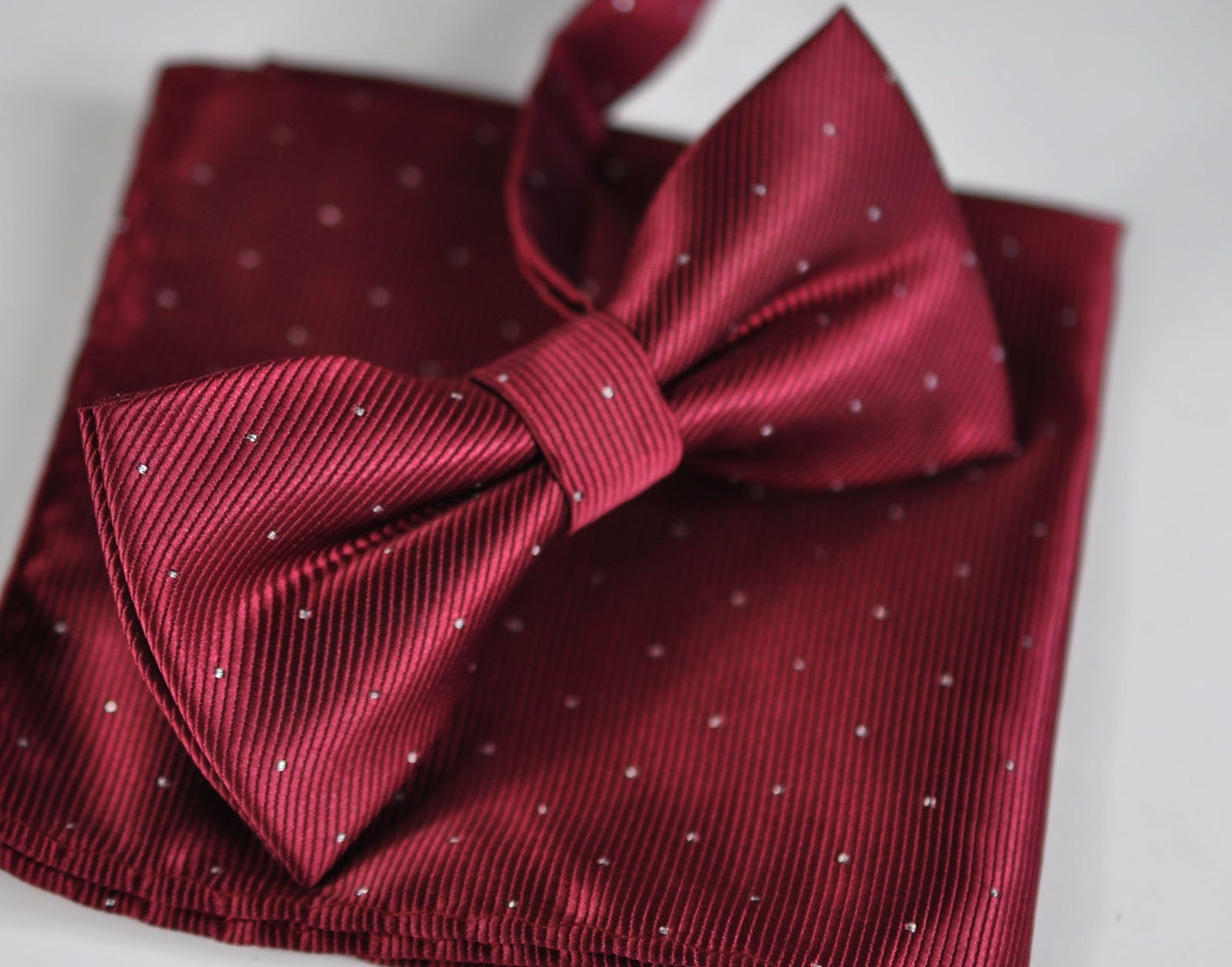 Mens Wine Red Burgundy Dark Red Yarn-dyed Polyester Silk Bow Tie and Pocket Square Hanky Handkerchief Dots Pattern for Wedding Party