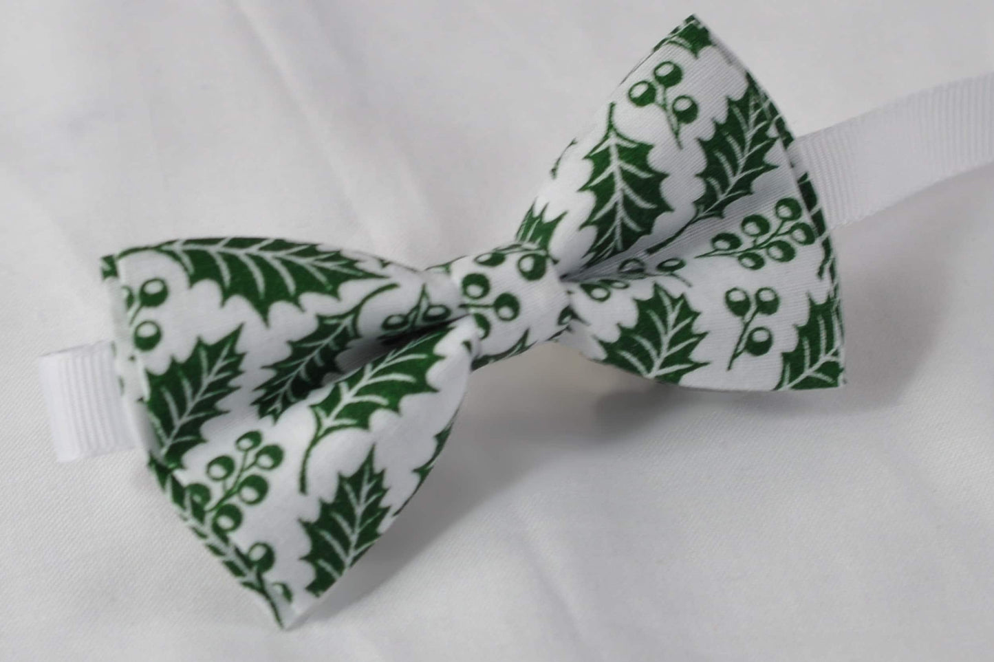 White Green Maple Leaf Leaves Xmas Christmas Bow tie + Black Elastic Suspenders Braces Men Adult / Youth Teenage / Boy Kids / Baby Infant