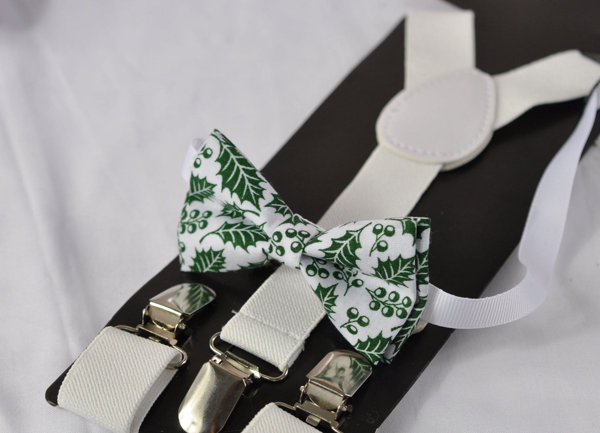 White Green Maple Leaf Leaves Xmas Christmas Bow tie + White Elastic Suspenders Braces Men Adult / Youth Teenage / Boy Kids / Baby Infant