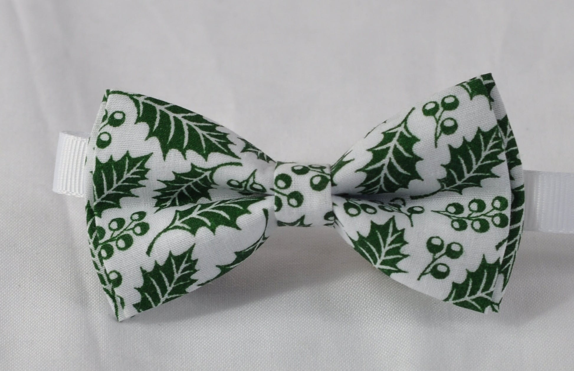 White Green Maple Leaf Leaves Xmas Christmas Bow tie + Black Elastic Suspenders Braces Men Adult / Youth Teenage / Boy Kids / Baby Infant