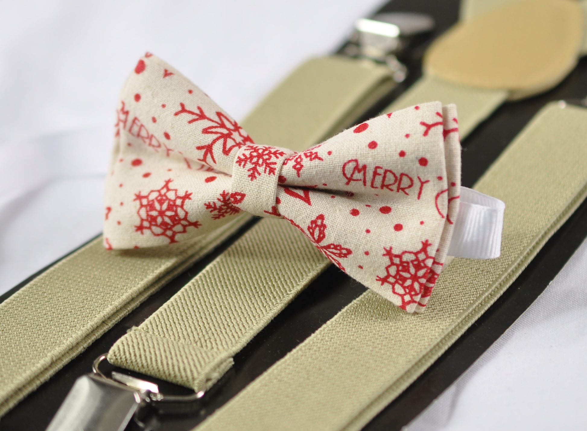 Red Snowflake Beige Christmas Xmas Cotton Bow tie + Khaki Beige Elastic Suspenders Braces Baby infant / Kids Boy / Youth Teenage / Adult Men