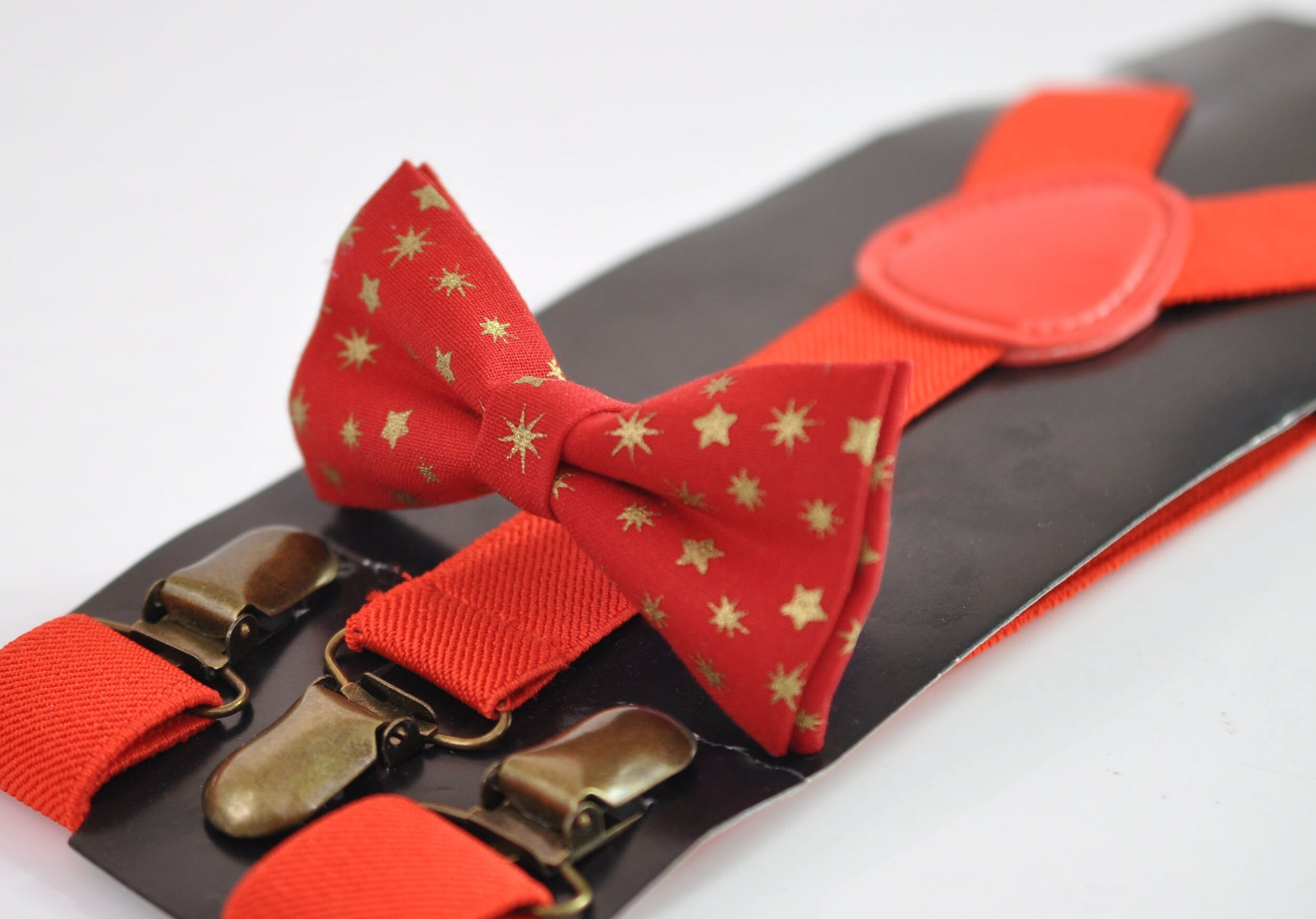 Xmas Christmas Gold Snowflake Stars Red Cotton Bow tie + Matched Elastic Suspenders Braces for Men / Youth/ Boys Kids / Baby Infant Toddler