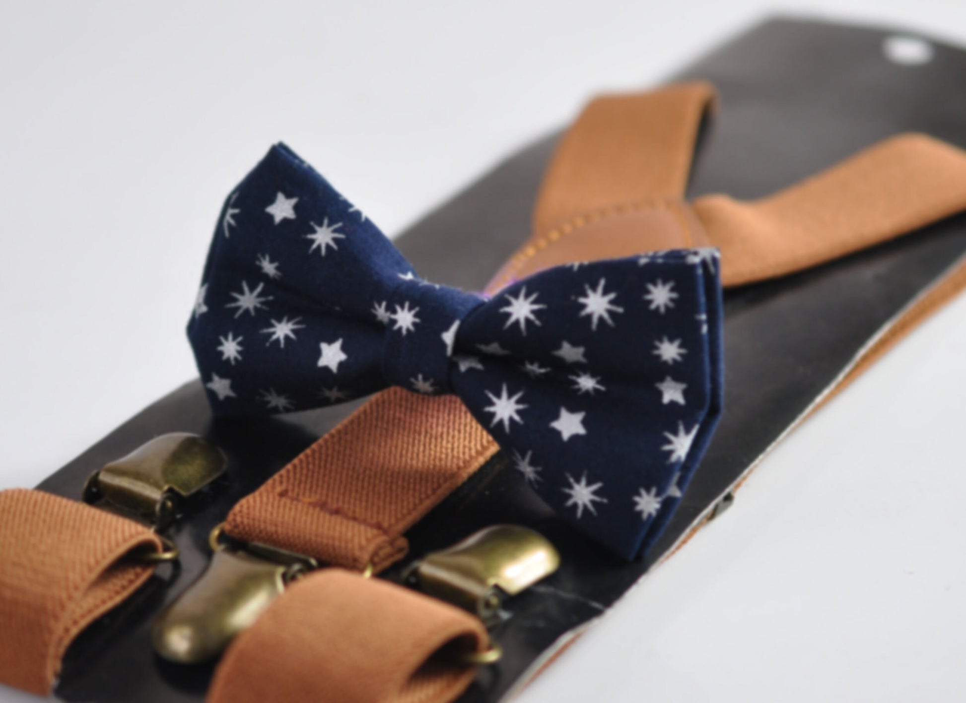 Xmas Christmas Snowflake Stars Navy Blue Bow tie + Tan Brown Elastic Suspenders Braces for Men / Youth/ Boys Kids / Baby Infant Toddler