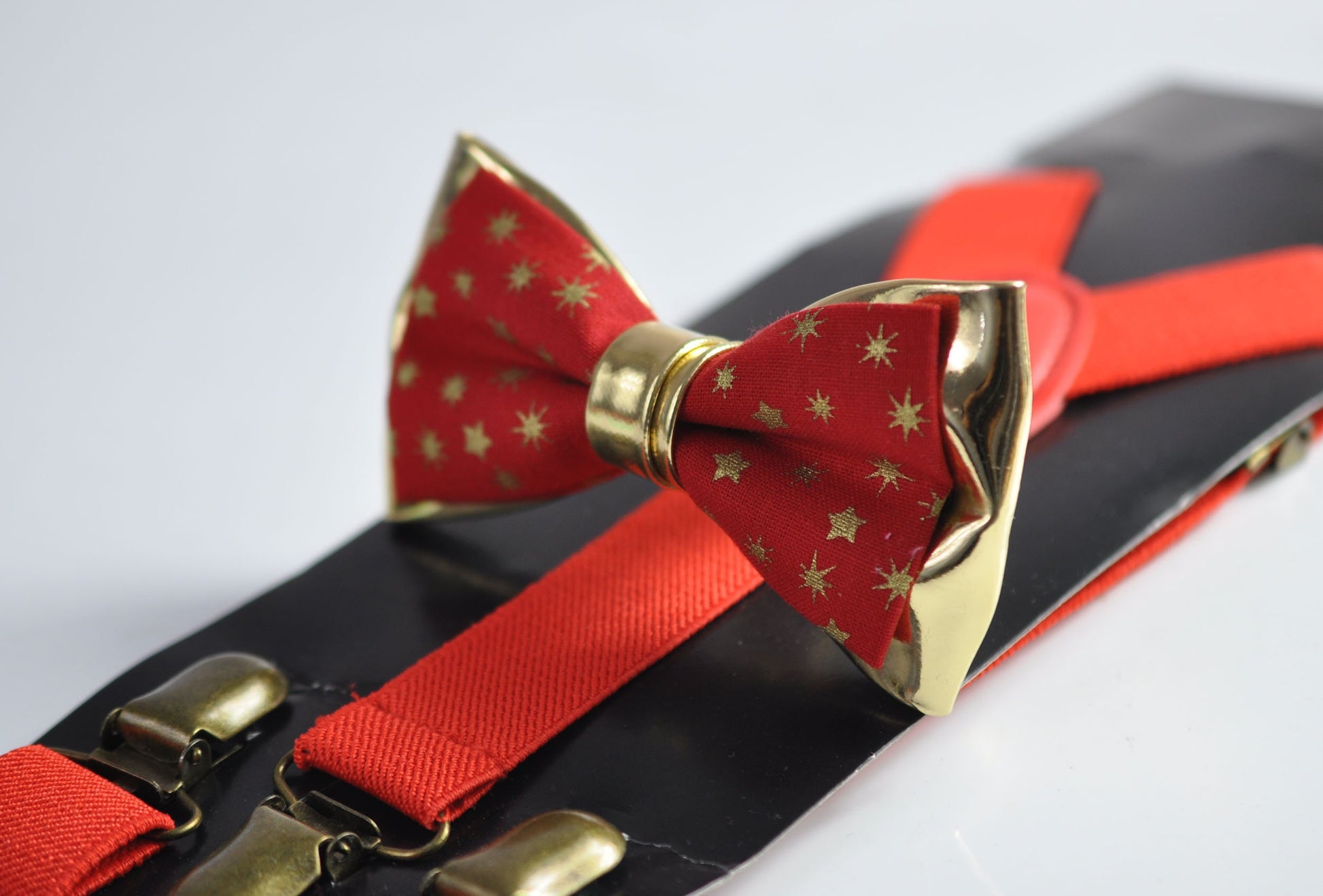 Xmas Christmas Snowflake Stars Gold Cotton Leather Bow tie + Red Elastic Suspenders Braces for Men / Youth / Boys Kids / Baby Infant Toddler