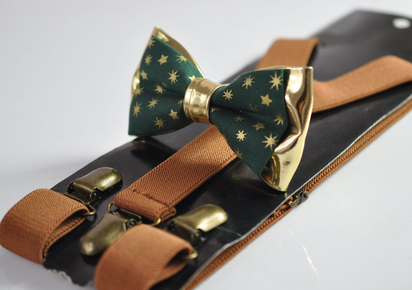 Xmas Christmas Snowflake Stars Gold Cotton Leather Bow tie + Tan Brown Elastic Suspenders Braces for Men / Youth / Boys Kids / Baby Toddler