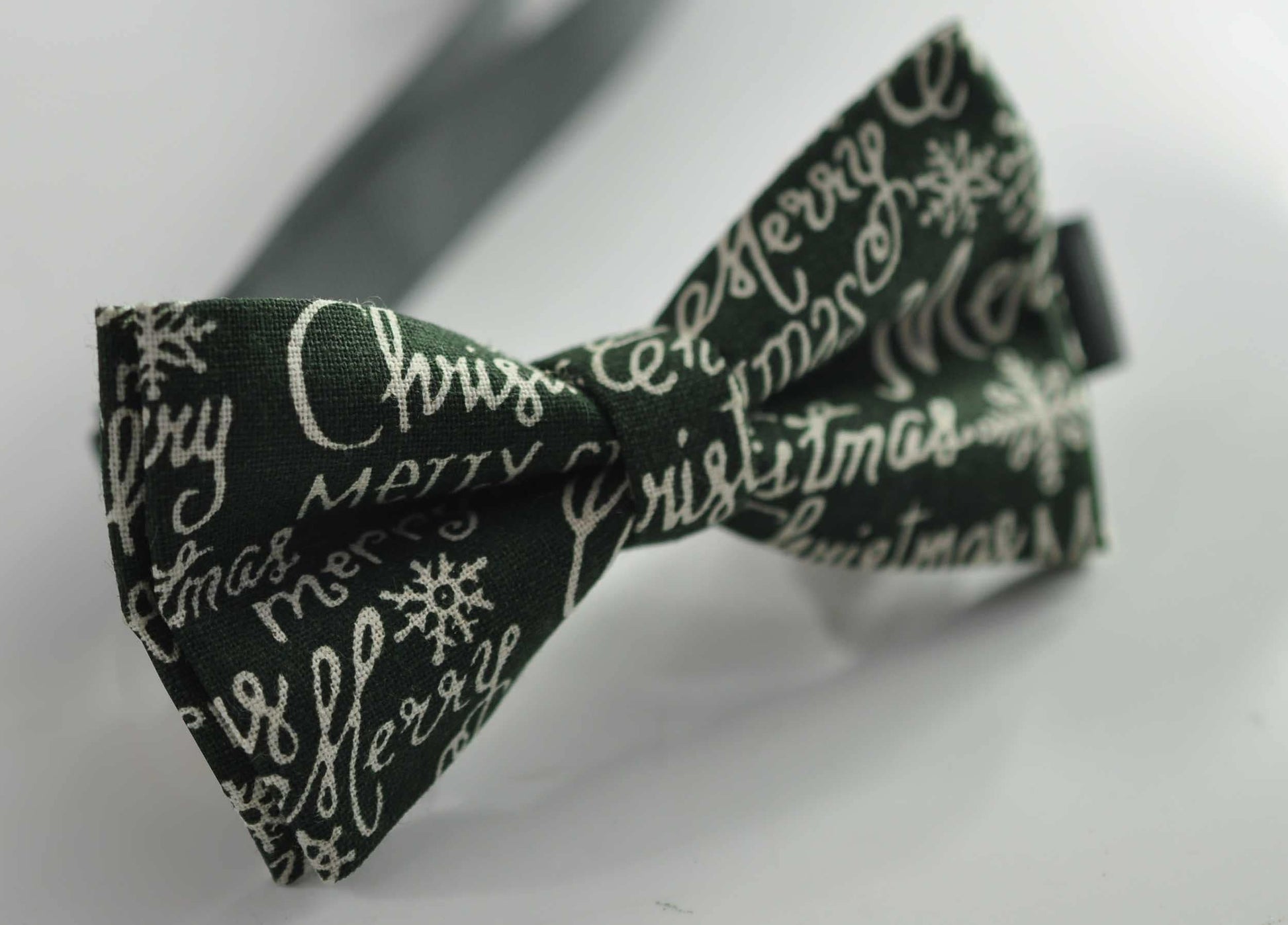 Xmas Christmas White Snowflake Stars Green Bow tie + matched Elastic Suspenders Braces for Men / Youth/ Boys Kids / Baby Infant Toddler
