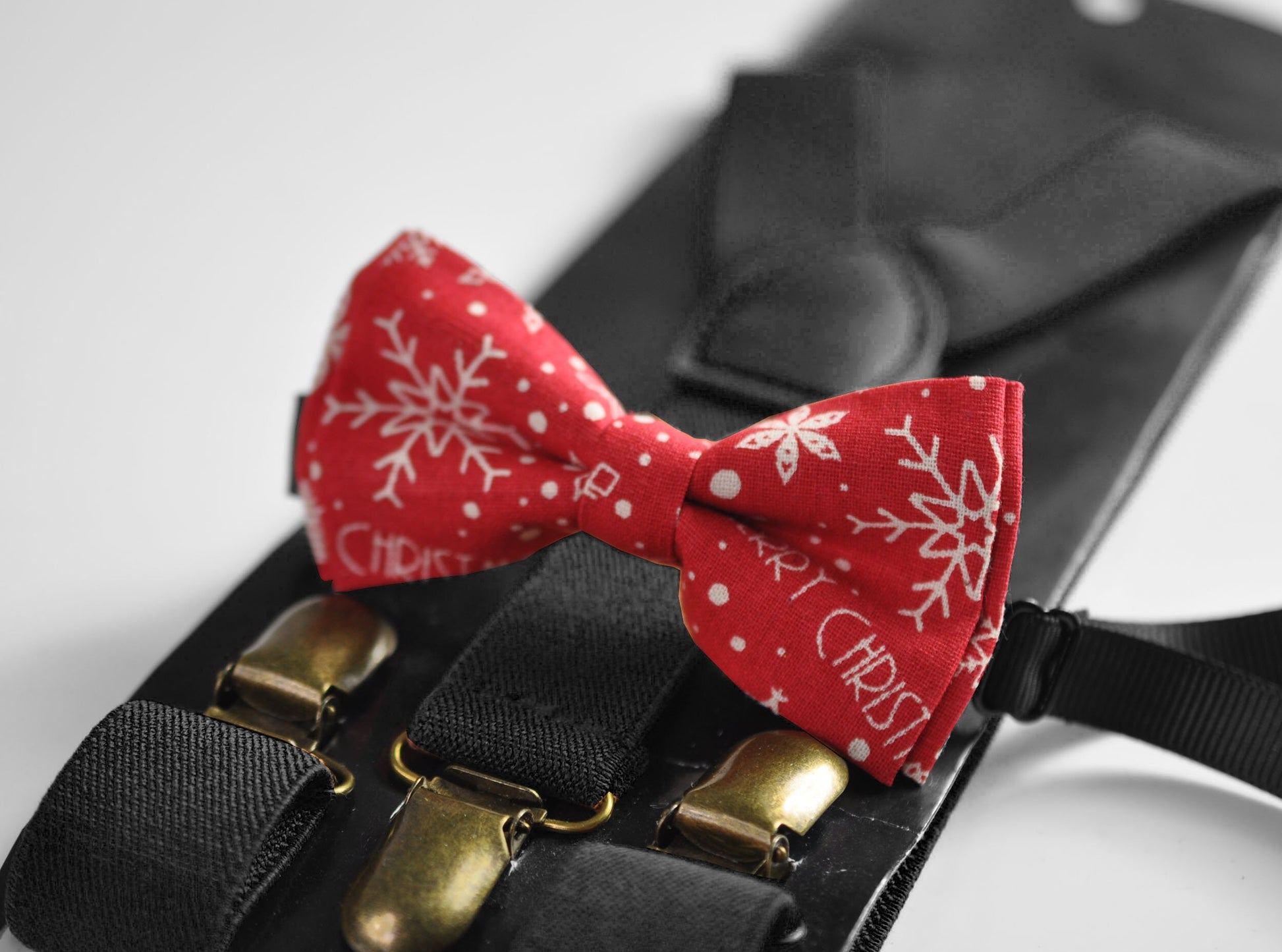 White Snowflake Red Christmas Xmas Cotton Bow tie + BLACK Elastic Suspenders Braces for Men / Youth / Boys Kids / Baby Infant Toddler