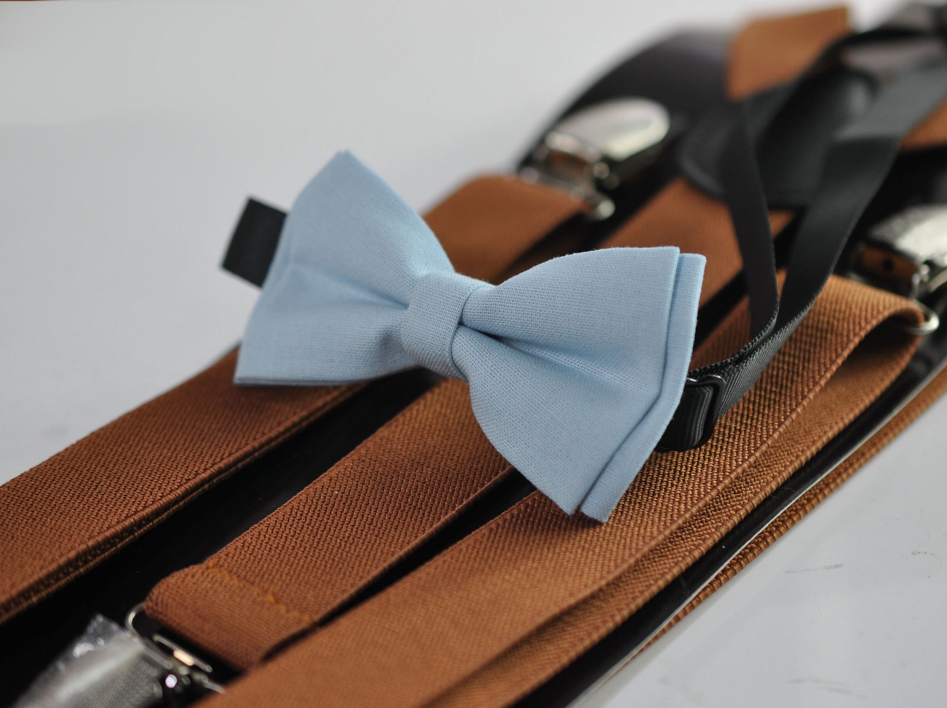 Boy blue light Baby Blue Bow tie Bowtie + Tan Brown Elastic Suspenders Braces for Men / Youth Teenage/ Boys Kids / Baby Infant Toddler