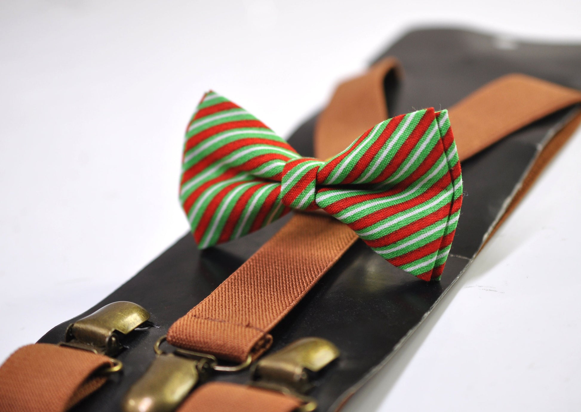 Red White Green Candy Stripes Christmas Xmas Bow tie Bowtie + Tan Brown Suspenders Braces Men / Youth/ Boys Kids / Baby Infant Toddler