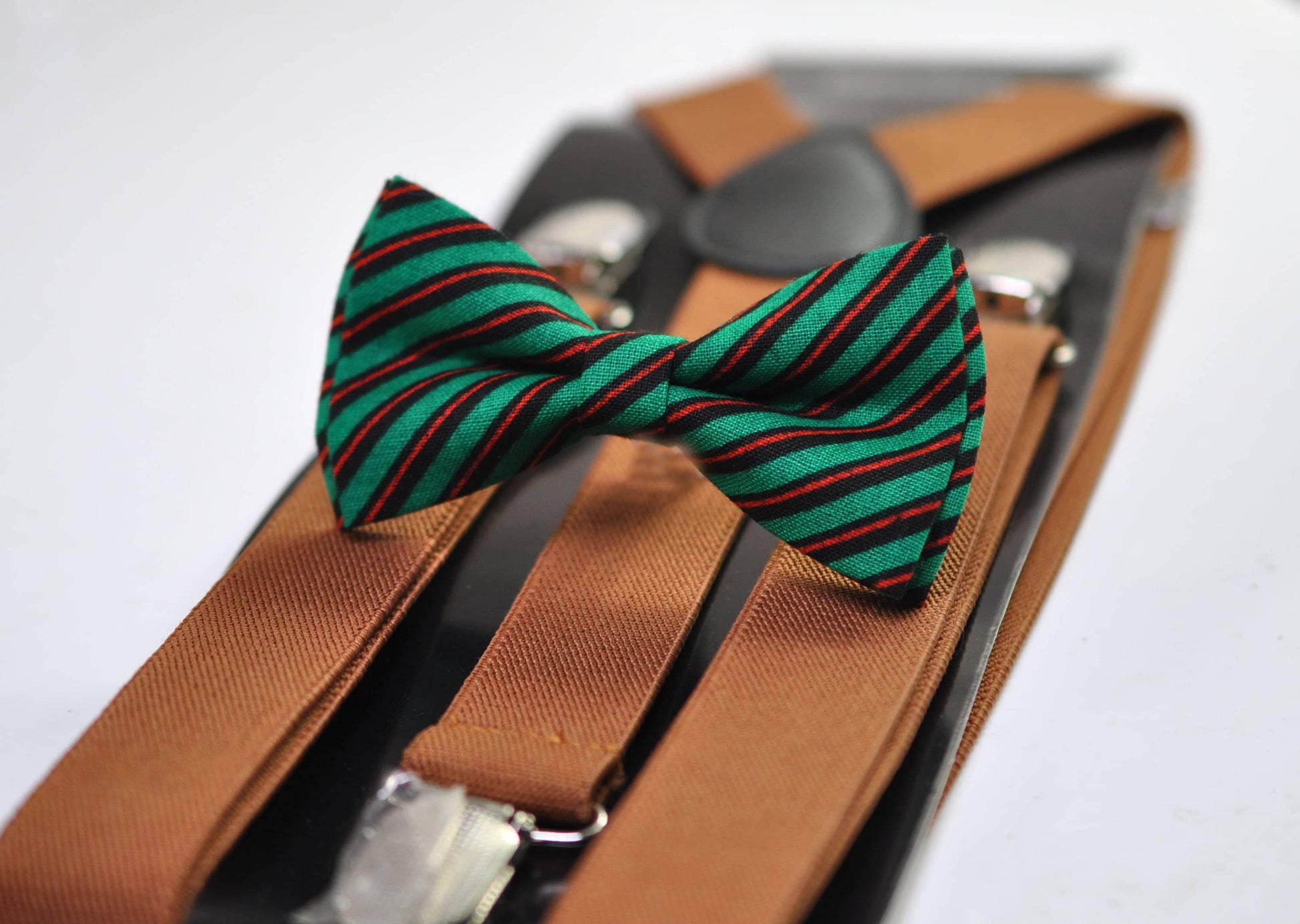 Red White Green Candy Stripes Christmas Xmas Bow tie Bowtie + Tan Brown Suspenders Braces Men / Youth/ Boys Kids / Baby Infant Toddler