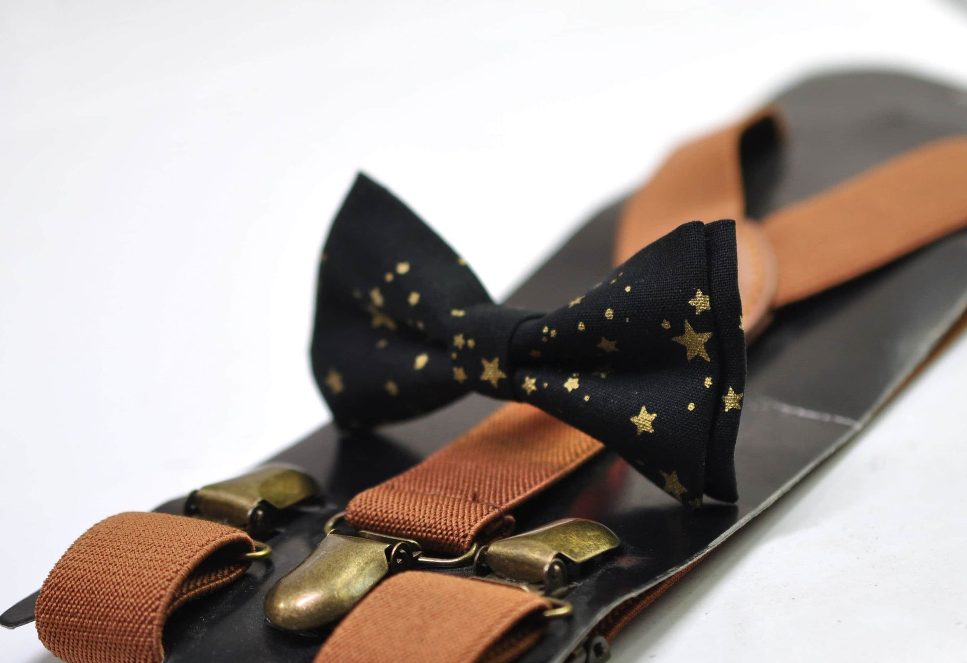 Black Gold Golden Stars Christmas Xmas Bow tie Bowtie + Tan Brown Suspenders Braces for Men / Youth/ Boys Kids / Baby Infant Toddler